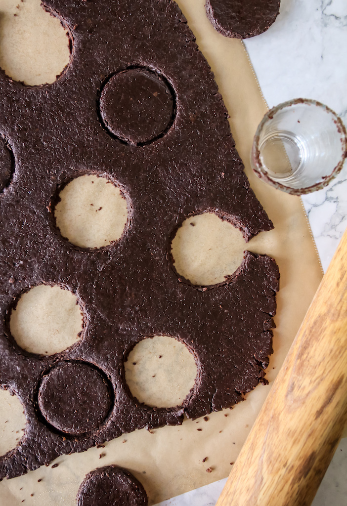 Shot glass for a cookie cutter works great in a cinch